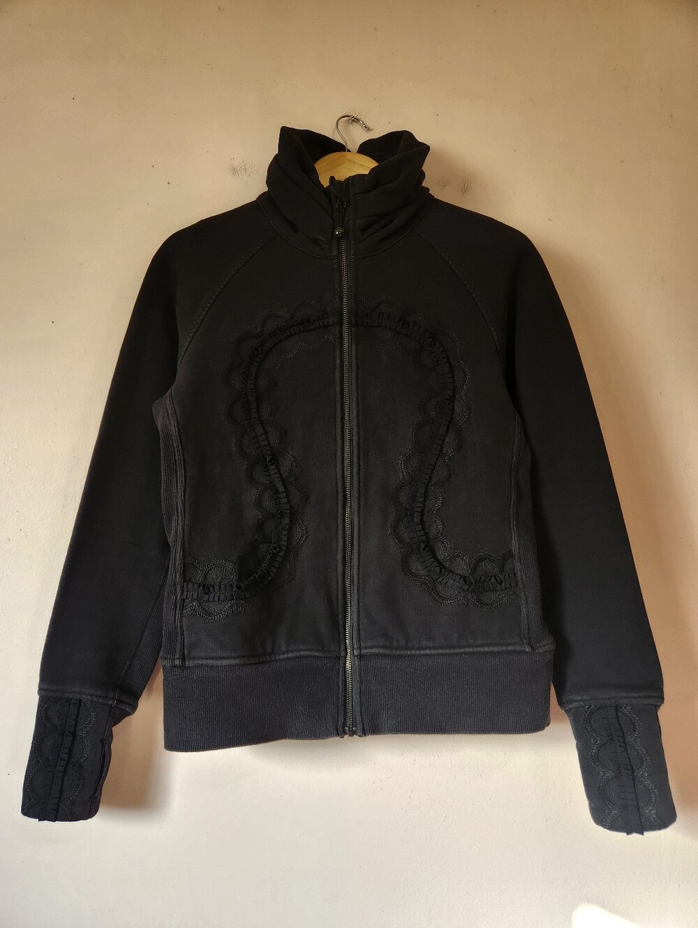Lululemon Limited Edition Black Lace Ruffle Scuba Hoodie Sz 8 422/1800 Rare EUC